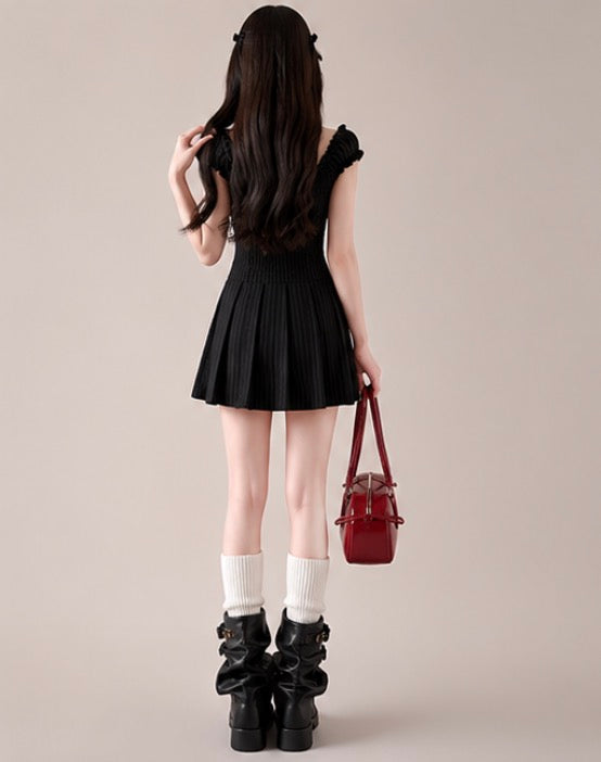 Black Pinstripe Pleated Mini Dress / ブラックピンストライププリーツミニワンピース